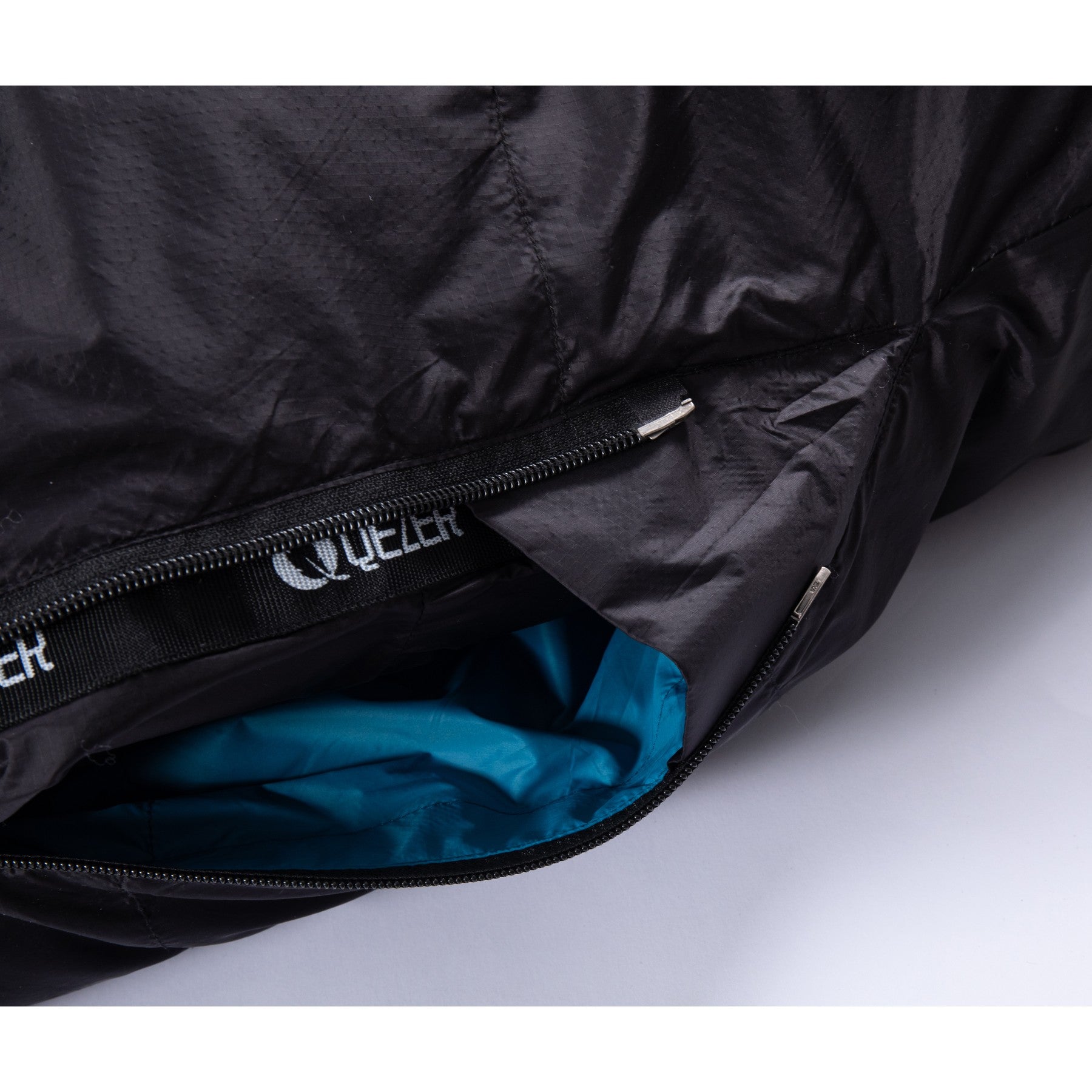 Anti-snag zipper flap and branded zipper tape on a QEZER mummy sleeping bag