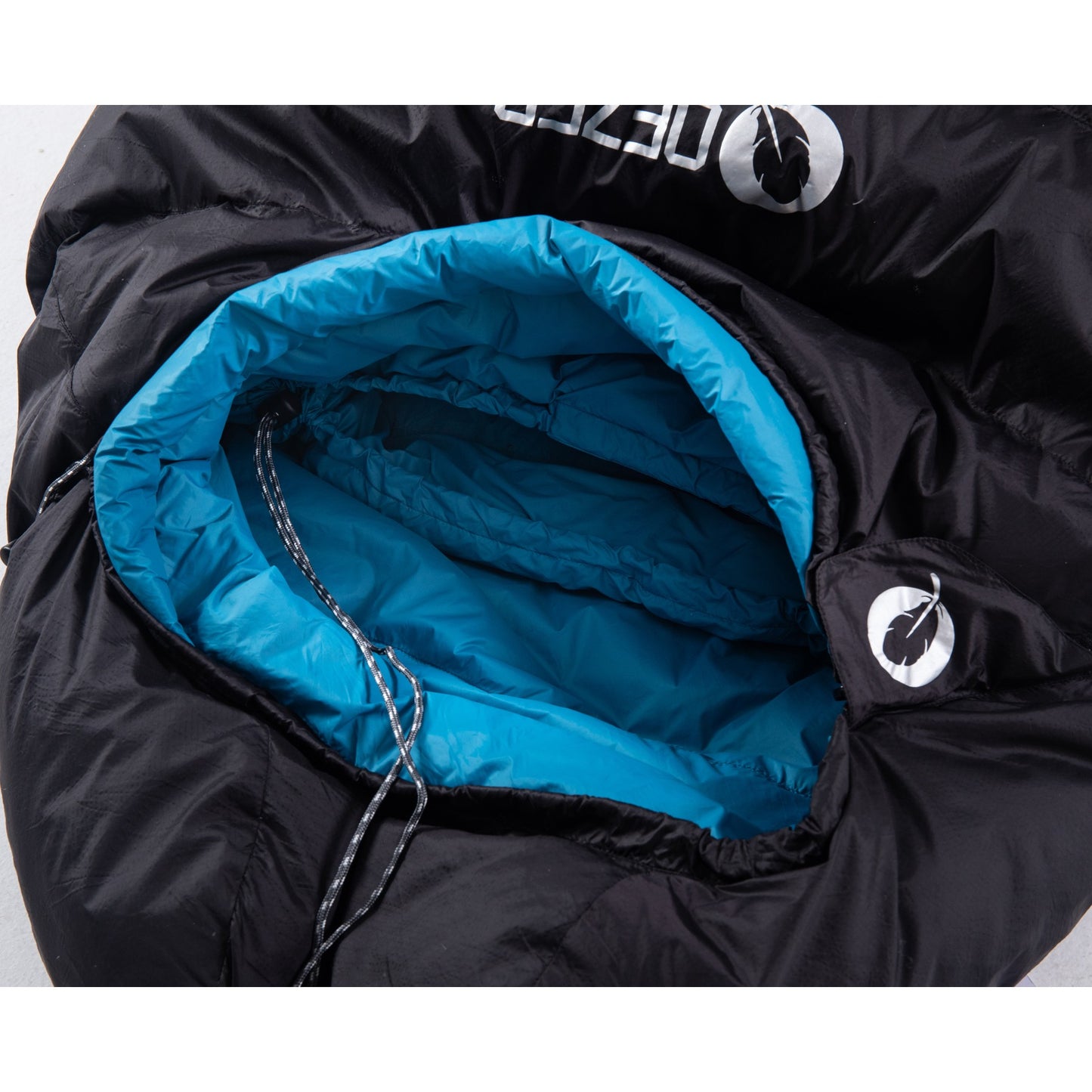 Close-up of the zipper draft tube and cyan lining on a QEZER mummy sleeping bag