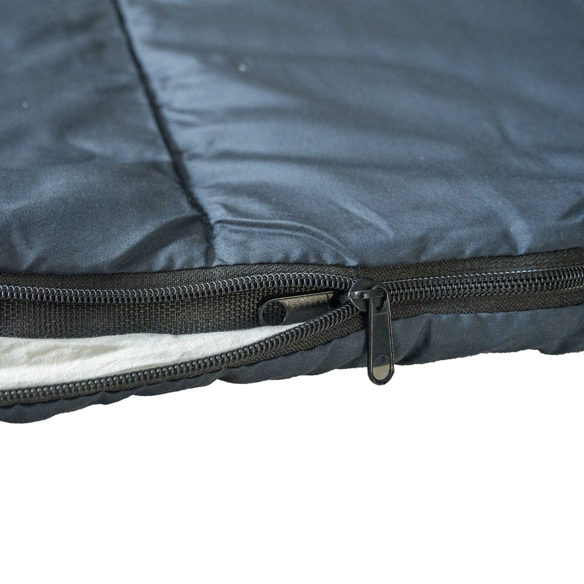 Foot-end zipper opening and white lining on QEZER deep blue sleeping bag