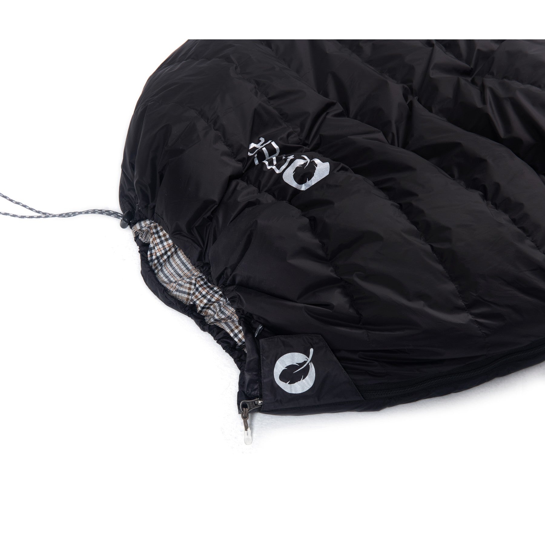 Hood drawcord and corner zipper on QEZER black rectangular sleeping bag