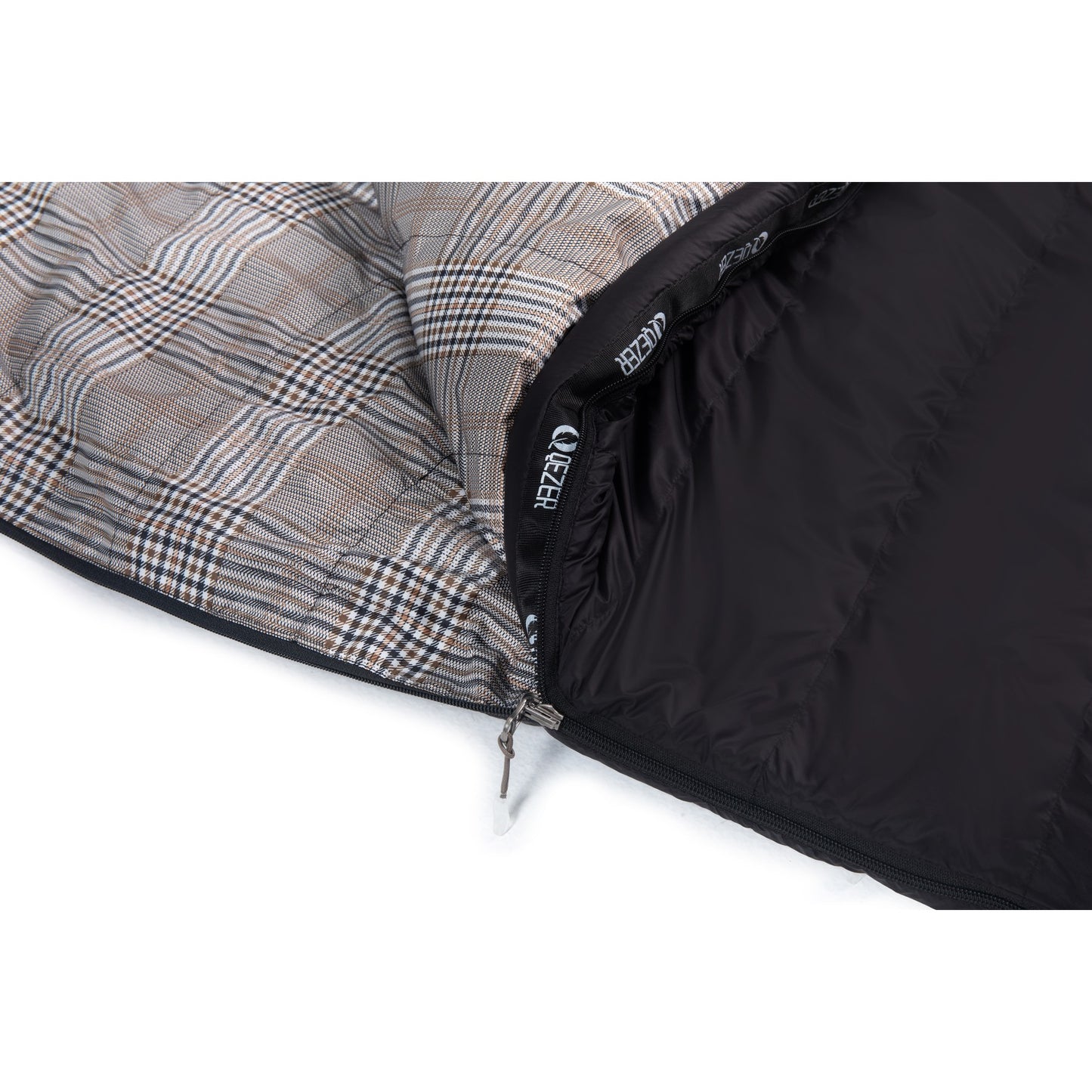 Plaid inner lining and two-way corner zipper on QEZER down sleeping bag