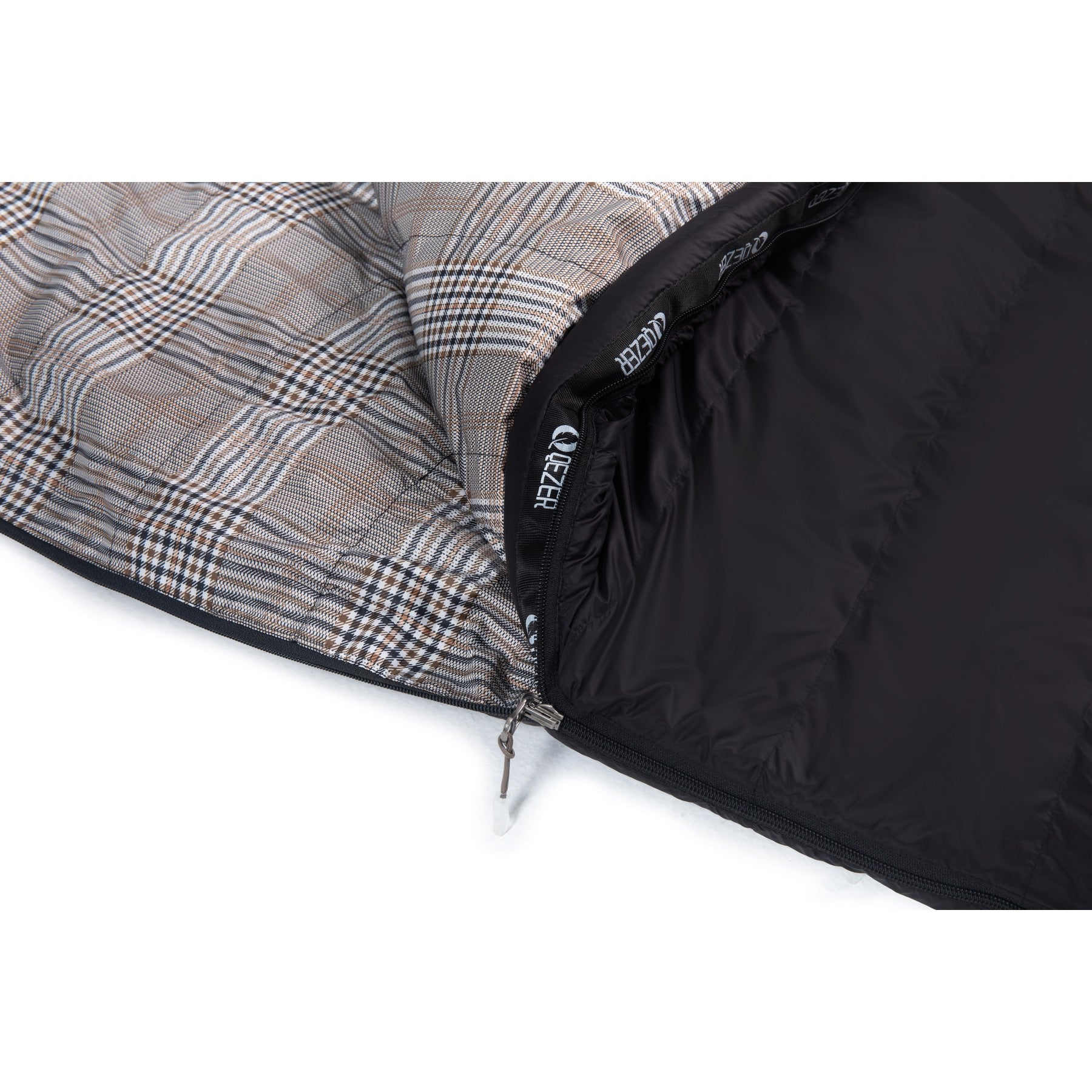 Plaid inner lining and two-way corner zipper on QEZER down sleeping bag