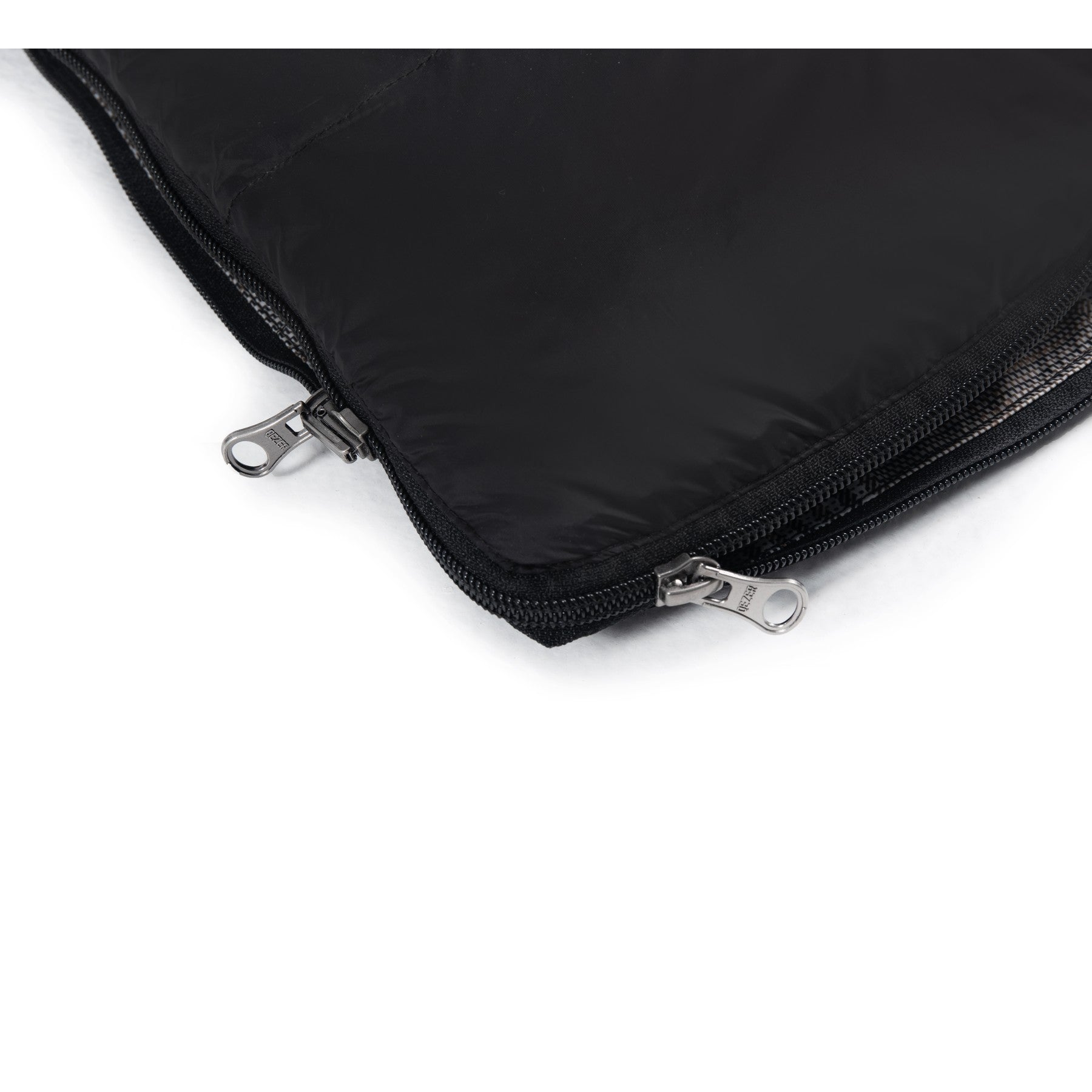 Two-way zipper sliders at the corner of QEZER rectangular sleeping bag